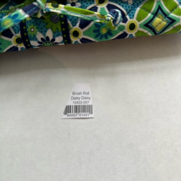 NWT Vera Bradley Make Up Brush travel set. “Daisy Daisy” pattern. - Picture 12 of 16